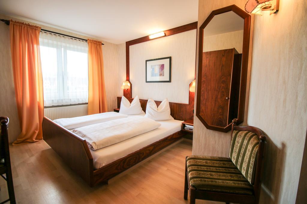 Hotel-Restaurant Lowen Süßen Zimmer foto